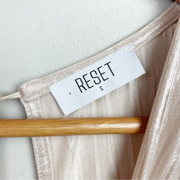 RESET | Debbie Elegant Metallic Wrap Dress - Picture 4 of 7